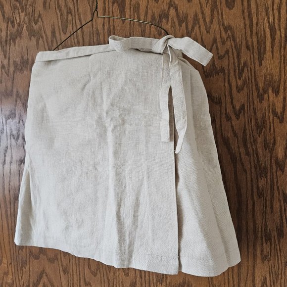 Linen Wrap-around (Lined) Creme Mini Skirt - Forever 21 Contemporary - Medium - Picture 2 of 10